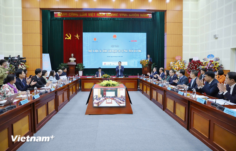 Hội thảo "Thuế và nền tài chính lành mạnh cho sự phát triển bền vững," do Bộ Tài chính chủ trì, Tổng cục Thuế phối hợp cùng Báo Lao Động tổ chức, ngày 18/12. (Ảnh: Vietrnam+)