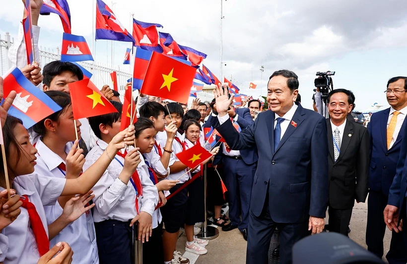 Lễ đón Chủ tịch Quốc hội Trần Thanh Mẫn tại sân bay quốc tế Pochentong, thủ đô Phnom Penh. (Ảnh: Doãn Tấn/TTXVN)