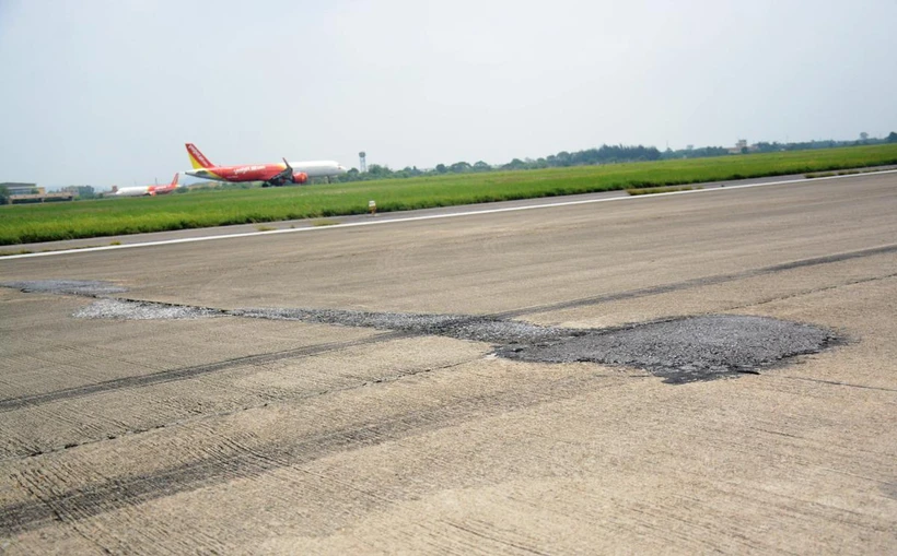 Những hư hỏng đường băng Tân Sơn Nhất và Nội Bài sẽ được khắc phục triệt để. (Ảnh: Việt Hùng/Vietnam+)