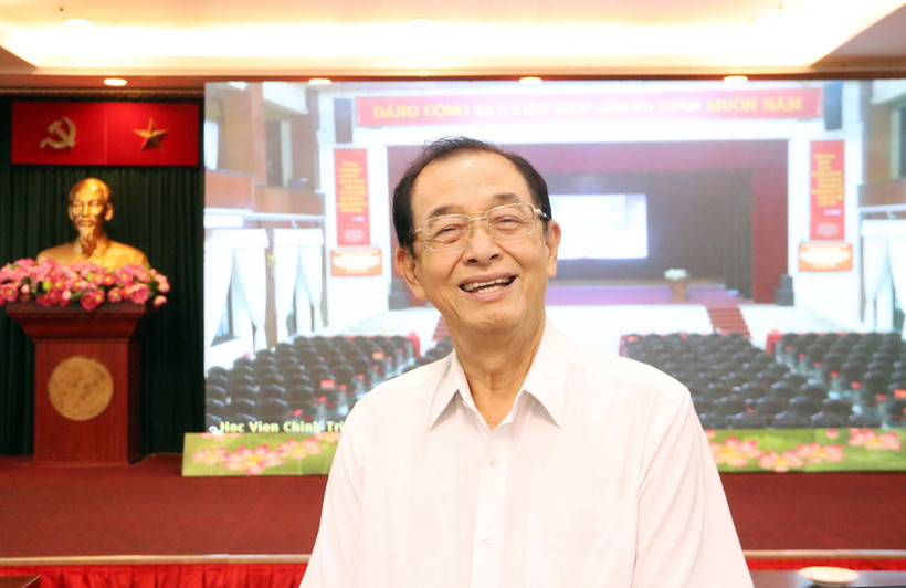 Ông Huỳnh Thành Lập chia sẻ ý kiến về Quy định 144-QĐ/TW. (Ảnh: Xuân Khu-TTXVN)