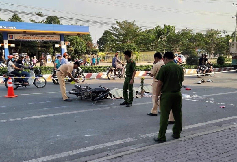 Hiện trường một vụ tai nạn giao thông làm một người tử vong. (Ảnh: Huyền Trang/TTXVN)