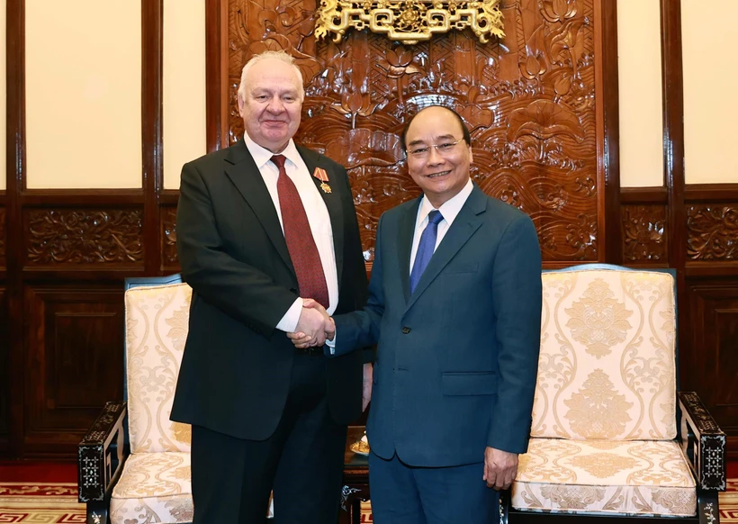 Chủ tịch nước Nguyễn Xuân Phúc tiếp ông Konstantin Vnukov, Đại sứ Liên bang Nga tại Việt Nam. (Ảnh: Thống Nhất/TTXVN)