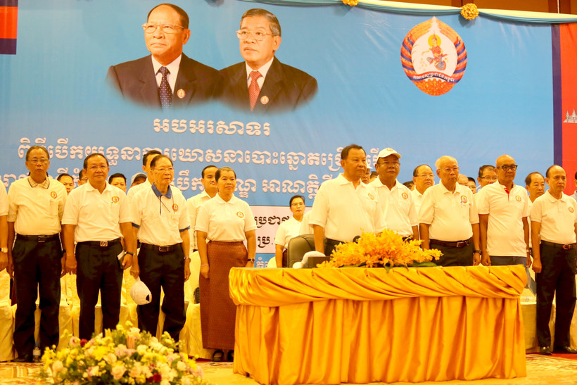 Quang cảnh lễ chào cờ của CPP tại lễ mở màn chiến dịch vận động tranh cử của đảng ở thủ đô Phnom Penh. (Ảnh: TTXVN)