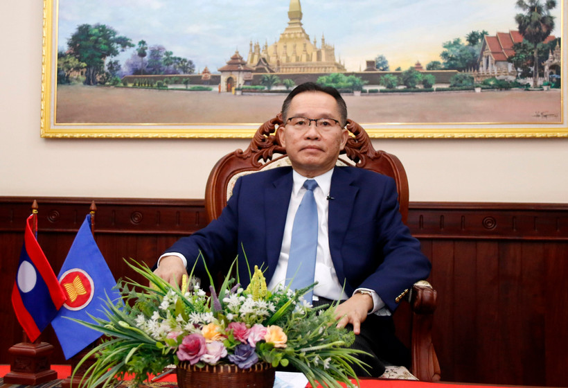 Thứ trưởng Bộ Ngoại giao, Trưởng SOM Lào Thongphane Savanphet trả lời phỏng vấn phóng viên TTXVN. (Ảnh: Phạm Kiên/TTXVN)