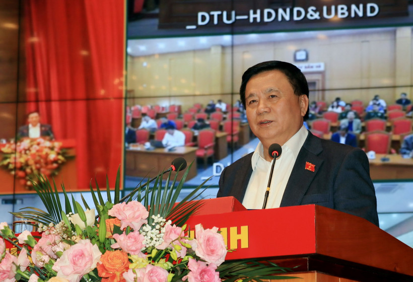 Ủy viên Bộ Chính trị Nguyễn Xuân Thắng thông báo kết quả kỳ họp. (Ảnh: Văn Đức/TTXVN)