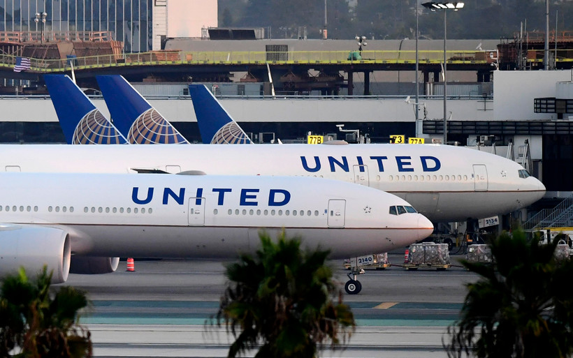 Máy bay của Hãng hàng không United Airlines tại sân bay quốc tế Los Angeles, California, Mỹ, ngày 1/10/2020. (Ảnh: AFP/TTXVN)