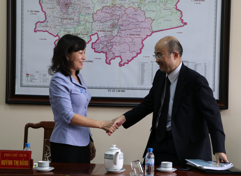 Đại diện lãnh đạo UBND tỉnh Bình Phước và đại diện Tổ chức Thúc đẩy ngoại thương Nhật Bản tại buổi làm việc. (Ảnh: Dương Chí Tưởng-TTXVN)