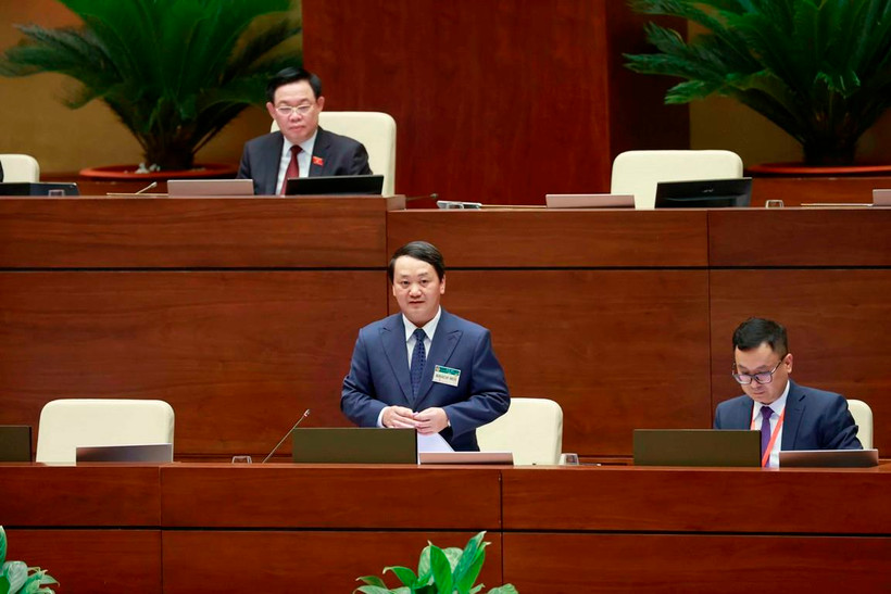 Bộ trưởng, Chủ nhiệm Ủy ban Dân tộc Hầu A Lềnh trả lời chất vấn tại kỳ họp thứ 5, Quốc hội khóa XV vào chiều 6/6. (Ảnh: Doãn Tấn/TTXVN)