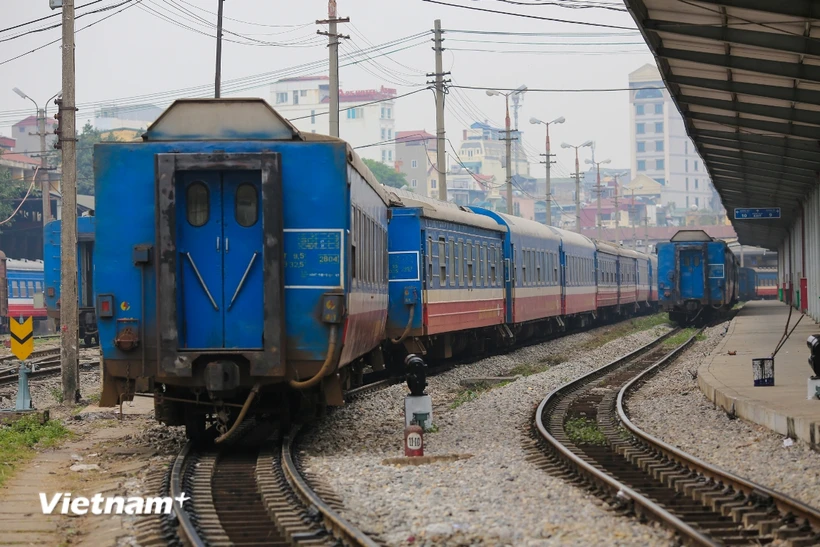 Ngành đường sắt áp dụng chính sách giảm giá vé dành cho học sinh, sinh viên. (Ảnh: Minh Sơn/Vietnam+)