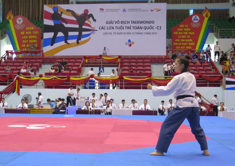 VĐV thi đấu quyền tiêu chuẩn và quyền sáng tạo. (Ảnh: Hương Thu/TTXVN)