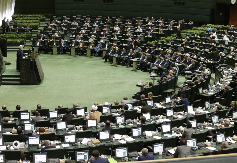 Toàn cảnh một phiên họp Quốc hội Iran ở Tehran. (Ảnh: AFP/TTXVN) 