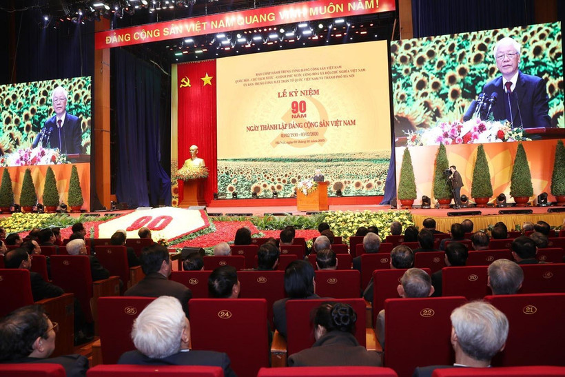 Tổng Bí thư, Chủ tịch nước Nguyễn Phú Trọng đọc Diễn văn tại Lễ kỷ niệm 90 năm Ngày thành lập Đảng Cộng sản Việt Nam. (Ảnh: Trí Dũng/TTXVN)