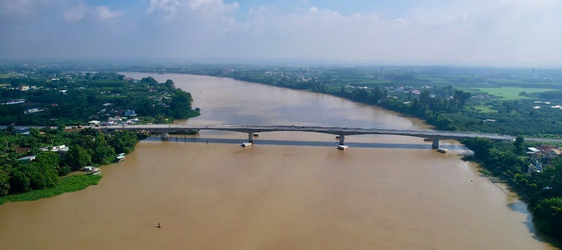 Cầu Bạch Đằng 2 kết nối 2 tỉnh Bình Dương và Đồng Nai nhìn từ trên cao. (Ảnh: Huyền Trang/TTXVN)