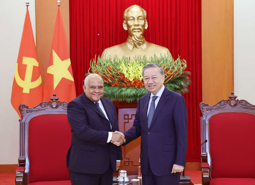 Tổng Bí thư Tô Lâm tiếp Đại sứ Cuba tại Việt Nam Orlando Nicolas Hernandez Guillen. (Ảnh: Thống Nhất/TTXVN)