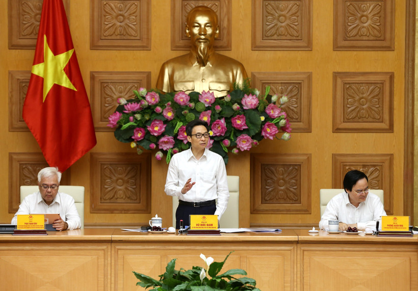 Phó Thủ tướng Vũ Đức Đam chủ trì phiên họp. (Ảnh: Dương Giang/TTXVN)