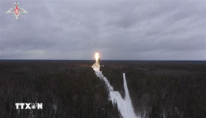 Tên lửa liên lục địa Yars của Nga được phóng thử trong cuộc tập trận Grom-2022 tại một địa điểm không xác định ở Nga, ngày 19/2/2022. (Ảnh: AFP/TTXVN)