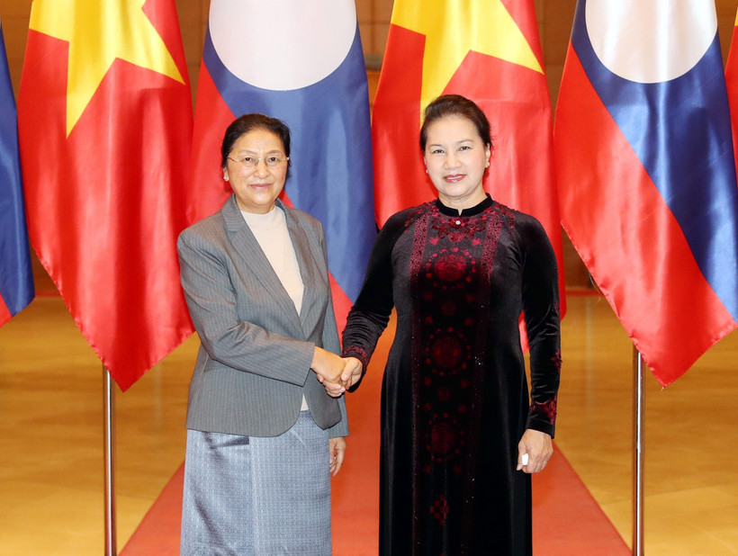 Chủ tịch Quốc hội Nguyễn Thị Kim Ngân tiếp Chủ tịch Quốc hội Lào Pany Yathotou. (Ảnh: Trọng Đức/TTXVN)