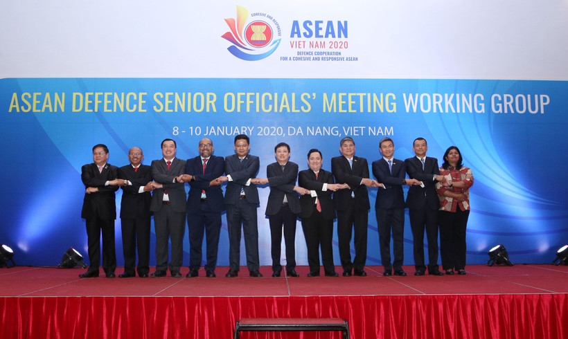 Đại biểu tham dự hội nghị chụp ảnh chung. (Ảnh: Trần Lê Lâm/TTXVN)