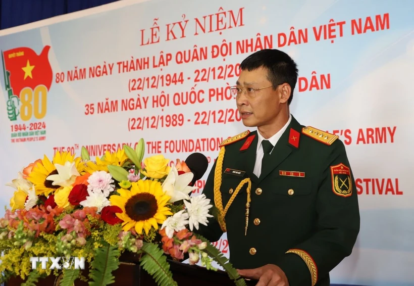 Tùy viên Quốc phòng Việt Nam tại Nam Phi, Đại tá Trần Văn Hiếu phát biểu tại lễ kỷ niệm. (Ảnh: Hồng Minh/TTXVN)