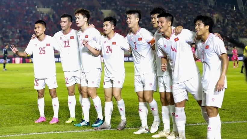 Tuyển Việt Nam tạm đứng thứ 2 bảng B AFF Cup 2024.