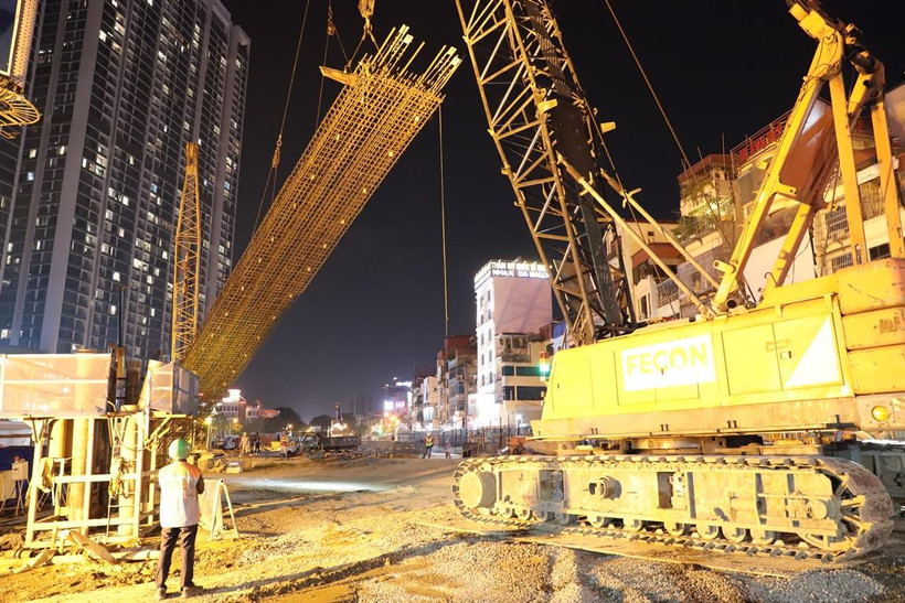 Thi công tường vây tại ga S9-Kim Mã của dự án metro Nhổn-ga Hà Nội. (Ảnh: CTV/Vietnam+)