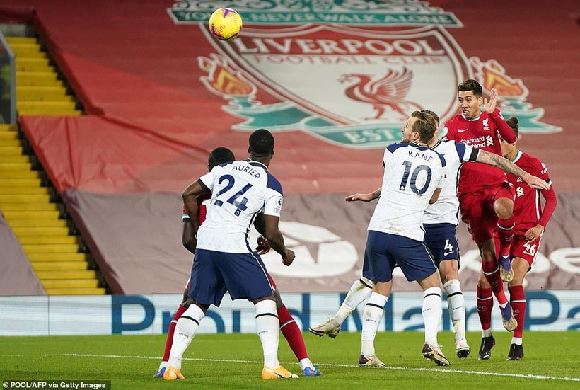 Roberto Firmino đánh đầu mang chiến thắng về cho Liverpool. (Nguồn: Getty Images)
