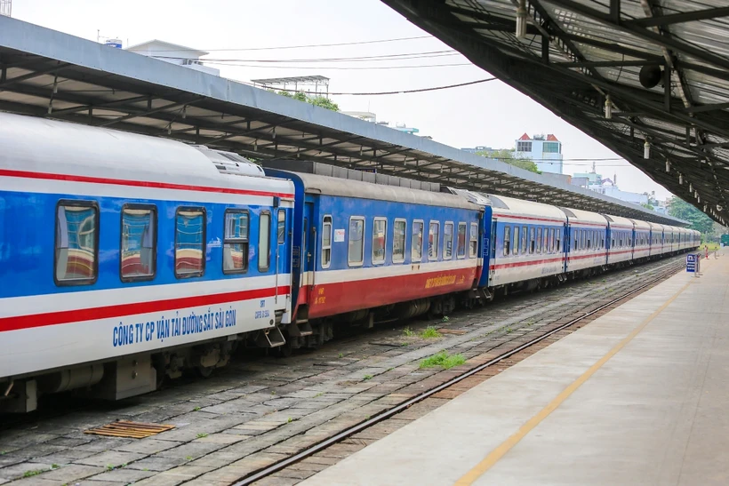 Công ty Cổ phần Vận tải Đường sắt Sài Gòn tiếp tục mở bán bổ sung lần thứ nhất thêm 3.000 chỗ trên các chuyến tàu Tết Nguyên đán Giáp Thìn 2024. (Ảnh: Minh Sơn/Vietnam+)