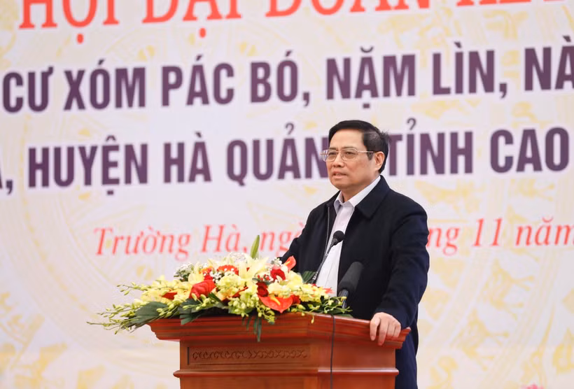 Thủ tướng Phạm Minh Chính phát biểu tại Ngày hội Đại đoàn kết liên khu dân cư xóm Pác Bó, Nặm Lìn, Nà Lẹng (Hà Quảng, Cao Bằng). (Ảnh: Dương Giang/TTXVN)