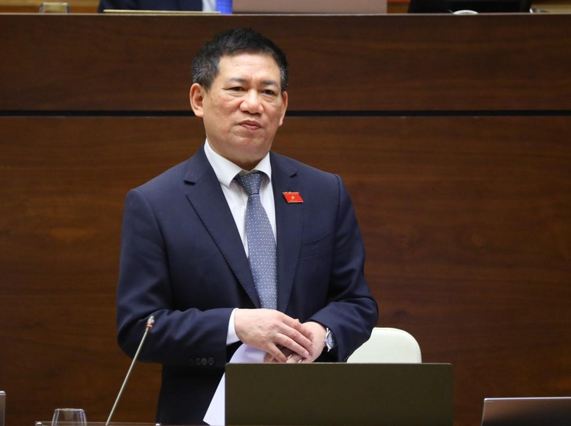 Bộ trưởng Bộ Tài Chính Hồ Đức Phớc giải trình, làm rõ một số vấn đề đại biểu Quốc hội nêu. (Ảnh: Văn Điệp/TTXVN)