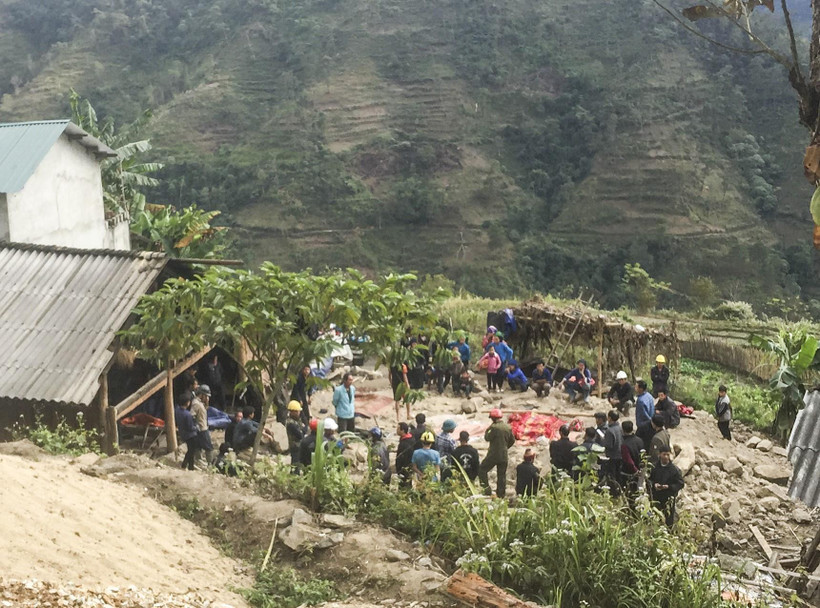 Hiện trường vụ sập tường nhà khiến 5 người chết tại chỗ, 2 người bị thương. (Ảnh: Minh Tâm/TTXVN)