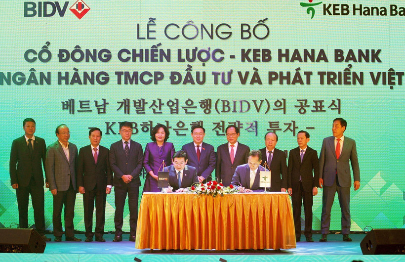 Lễ ký kết thỏa thuận giữa Ngân hàng TMCP Đầu tư và Phát triển Việt Nam (BIDV) Ngân hàng KEB Hana Hàn Quốc (KEB Hana Bank). (Ảnh: Nguyễn Dân/TTXVN)