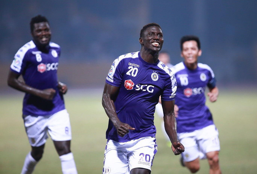 Omar giúp Hà Nội FC đánh bại Bình Dương để vô địch Đông Nam Á. (Ảnh: Trọng Đạt/TTXVN)