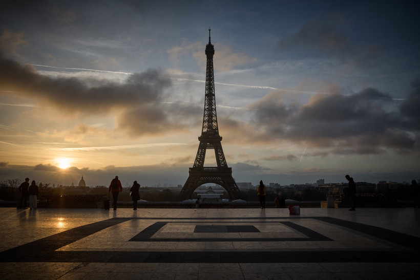 Tháp Eiffel tại Paris, Pháp đóng cửa ngày 19/2/2024. (Ảnh: AFP/TTXVN)