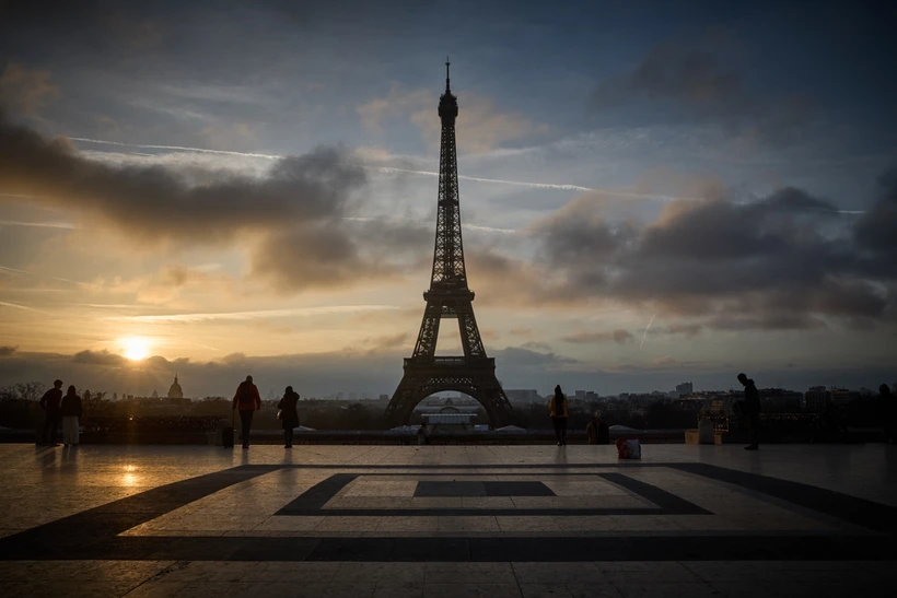 Tháp Eiffel tại Paris, Pháp đóng cửa ngày 19/2/2024. (Ảnh: AFP/TTXVN)