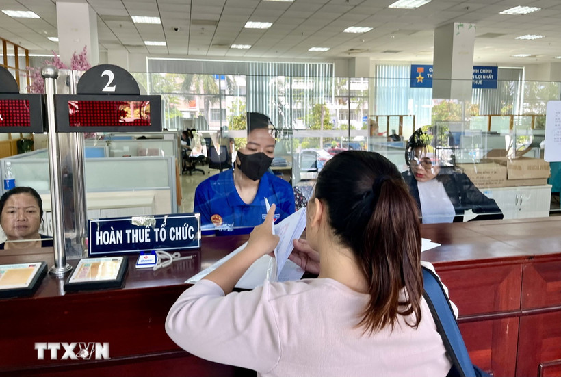 Ngành thuế Thành phố Hồ Chí Minh đẩy mạnh công tác hoàn thuế để hỗ trợ doanh nghiệp, nuôi dưỡng nguồn thu. (Ảnh: Hứa Chung/TTXVN)