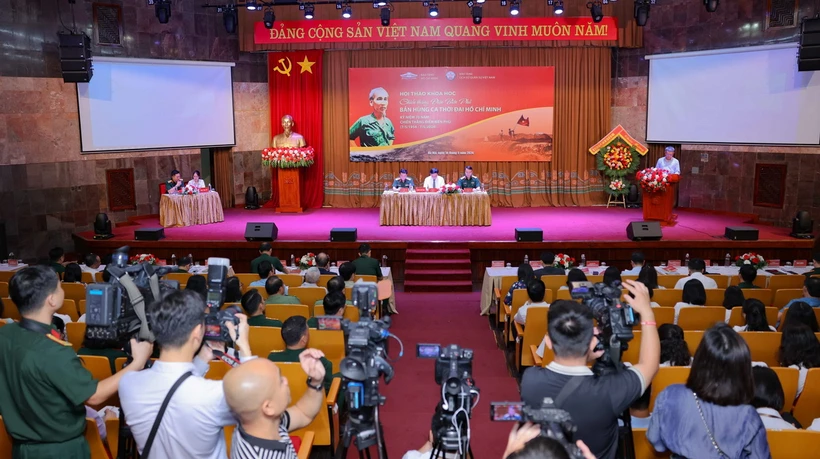 Hội thảo góp phần khơi dậy và phát huy truyền thống yêu nước, chủ nghĩa anh hùng cách mạng, ý chí quyết chiến, quyết thắng vào sự nghiệp xây dựng và bảo vệ vững chắc Tổ quốc. (Ảnh: Thanh Tùng/TTXVN)