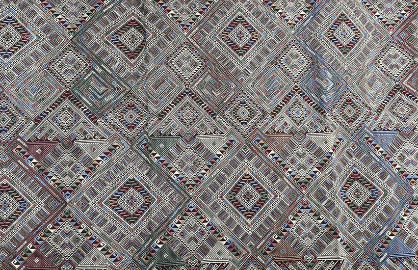 Một tấm vải có dệt có họa tiết Naga ở Lào. (Ảnh: Đỗ Bá Thành/TTXVN)