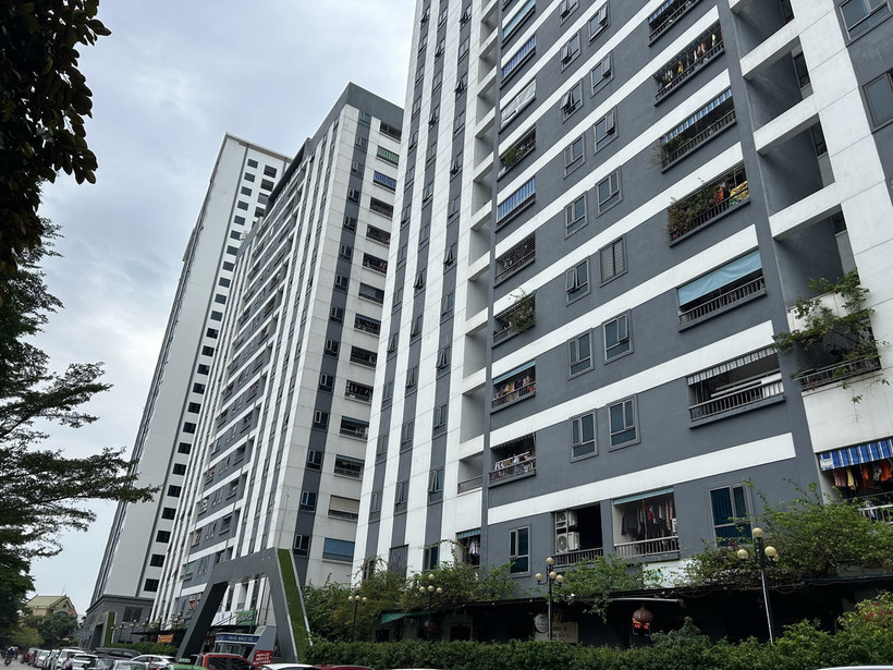 Giới trẻ hiện nay thường lựa chọn giải pháp mua căn hộ chung cư nhằm đáp ứng nhu cầu có nhà ở nhanh gọn và tiện ích, an ninh, vệ sinh. (Ảnh: Bích Huệ/TTXVN)