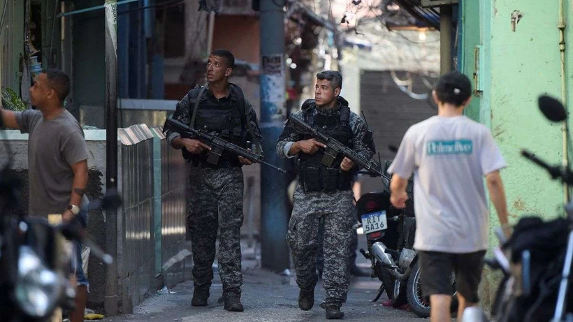 Cảnh sát Brazil truy quét tội phạm. (Nguồn: Reuters)