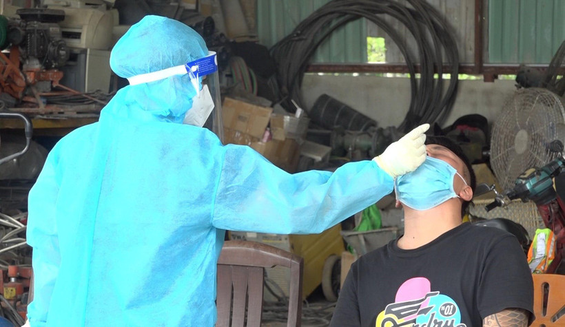 Bình Phước truy vết, lấy mẫu xét nghiệm các trường hợp tiếp xúc với F0. (Ảnh: TTXVN phát)	