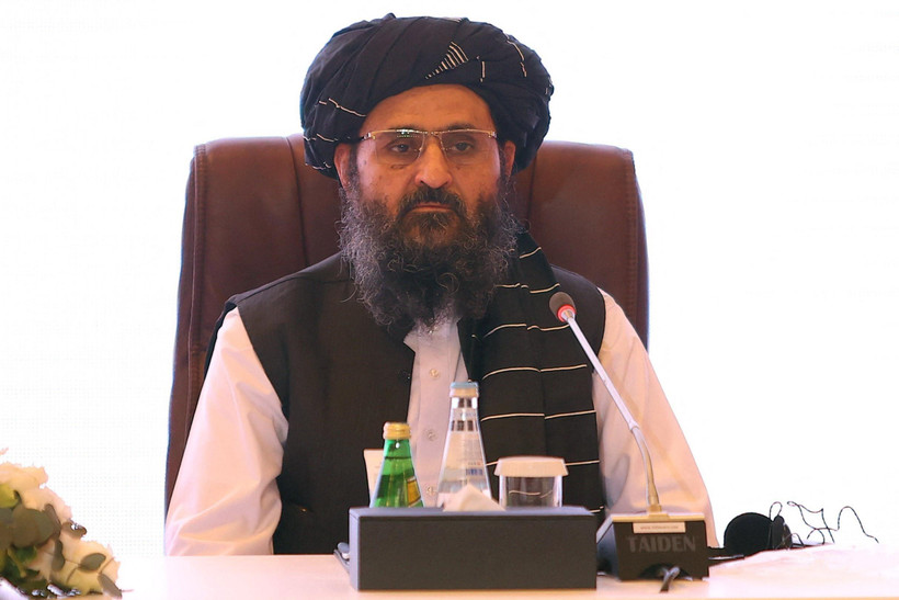 Trưởng đoàn đàm phán của Taliban Mullah Abdul Ghani Baradar trong cuộc đàm phán với đại diện Chính phủ Afghanistan ở Doha, Qatar ngày 18/7. (Nguồn: AFP)