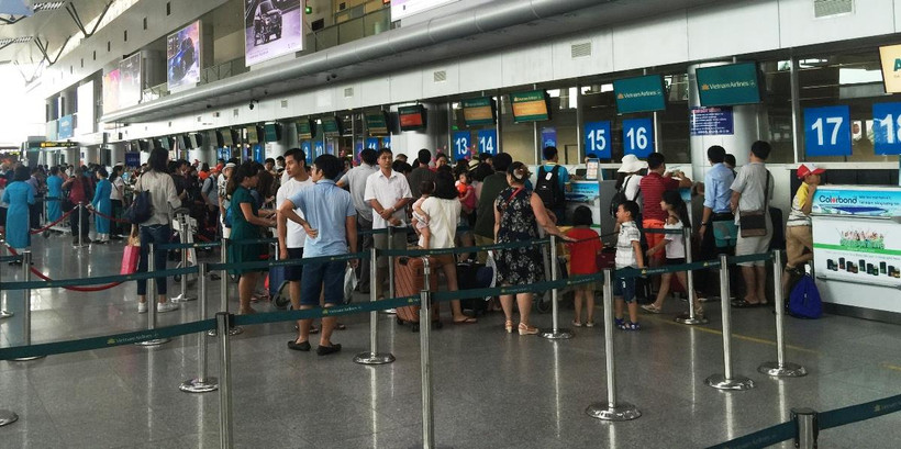 Hãng hàng không khuyến cáo hành khách cảnh giác với tệ nạn trộm cắp hành lý xách tay trên máy bay. (Ảnh: Việt Hùng/Vietnam+)