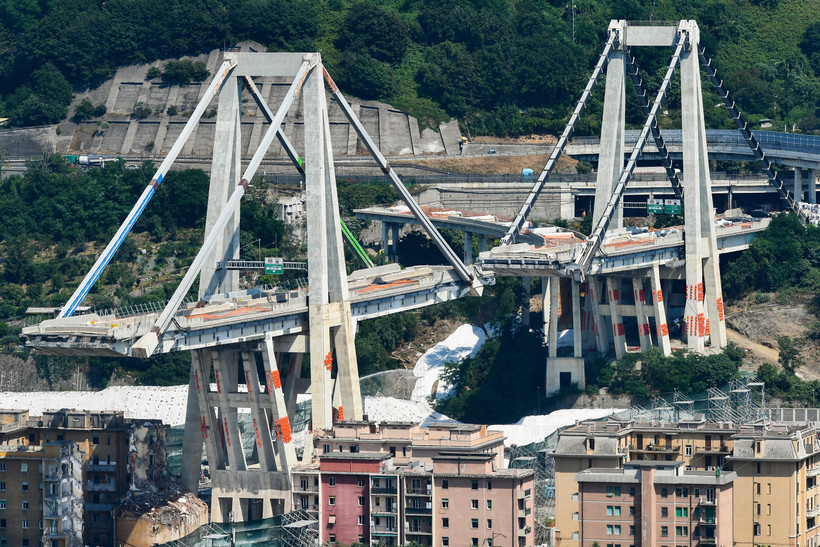 Phần còn lại của cầu cạn Morandi ở thành phố Genoa, Italy, ngày 27/6/2019. (Ảnh: AFP/TTXVN)