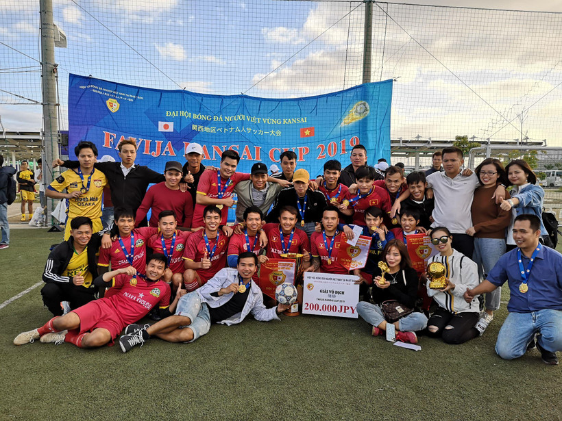 Đội bóng FC Kazoku vô địch FAVIJA KANSAI CUP 2019. (Ảnh: Thành Hữu/Vietnam+) 