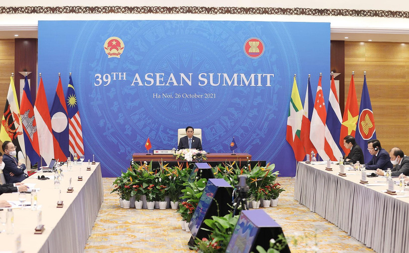 Thủ tướng Phạm Minh Chính tham dự Hội nghị cấp cao ASEAN lần thứ 39 tại điểm cầu Hà Nội. (Ảnh: Dương Giang/TTXVN)