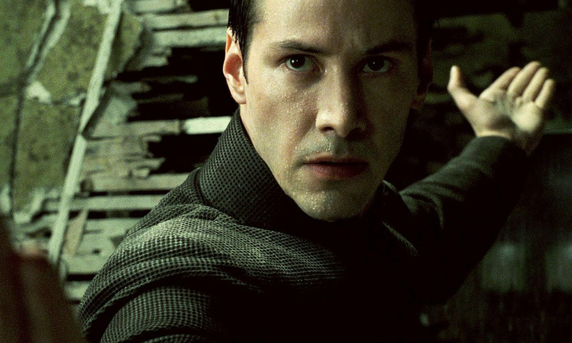 Bộ phim xoay quanh nhân vật hacker Neo do Keanu Reeves thủ vai. (Nguồn: Guardian)
