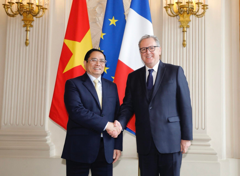 Thủ tướng Phạm Minh Chính hội kiến Chủ tịch Quốc hội Pháp Richard Ferrand. (Ảnh: Dương Giang/TTXVN)