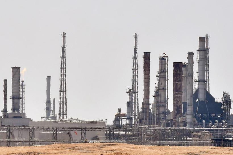 Một nhà máy lọc dầu tại khu vực al-Khurj, Saudi Arabia. (Ảnh: AFP/TTXVN)