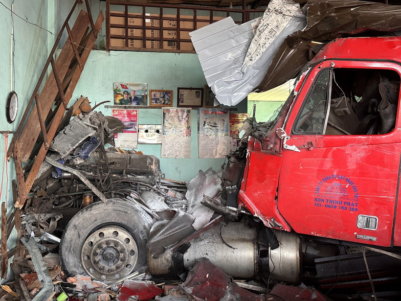 Hiện trường vụ tai nạn. (Ảnh: TTXVN phát)