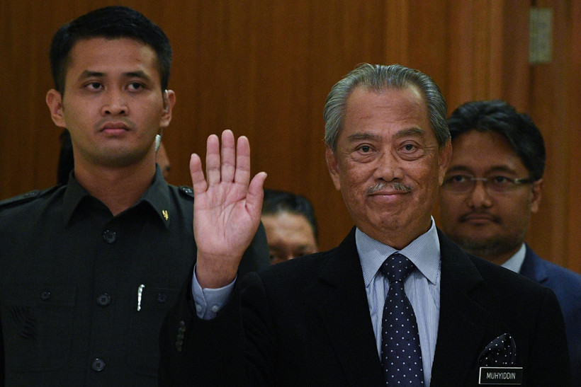 Thủ tướng Malaysia Muhyiddin Yassin (phải) tại một sự kiện ở Putrajaya ngày 9/3/2020. (Ảnh: AFP/ TTXVN)